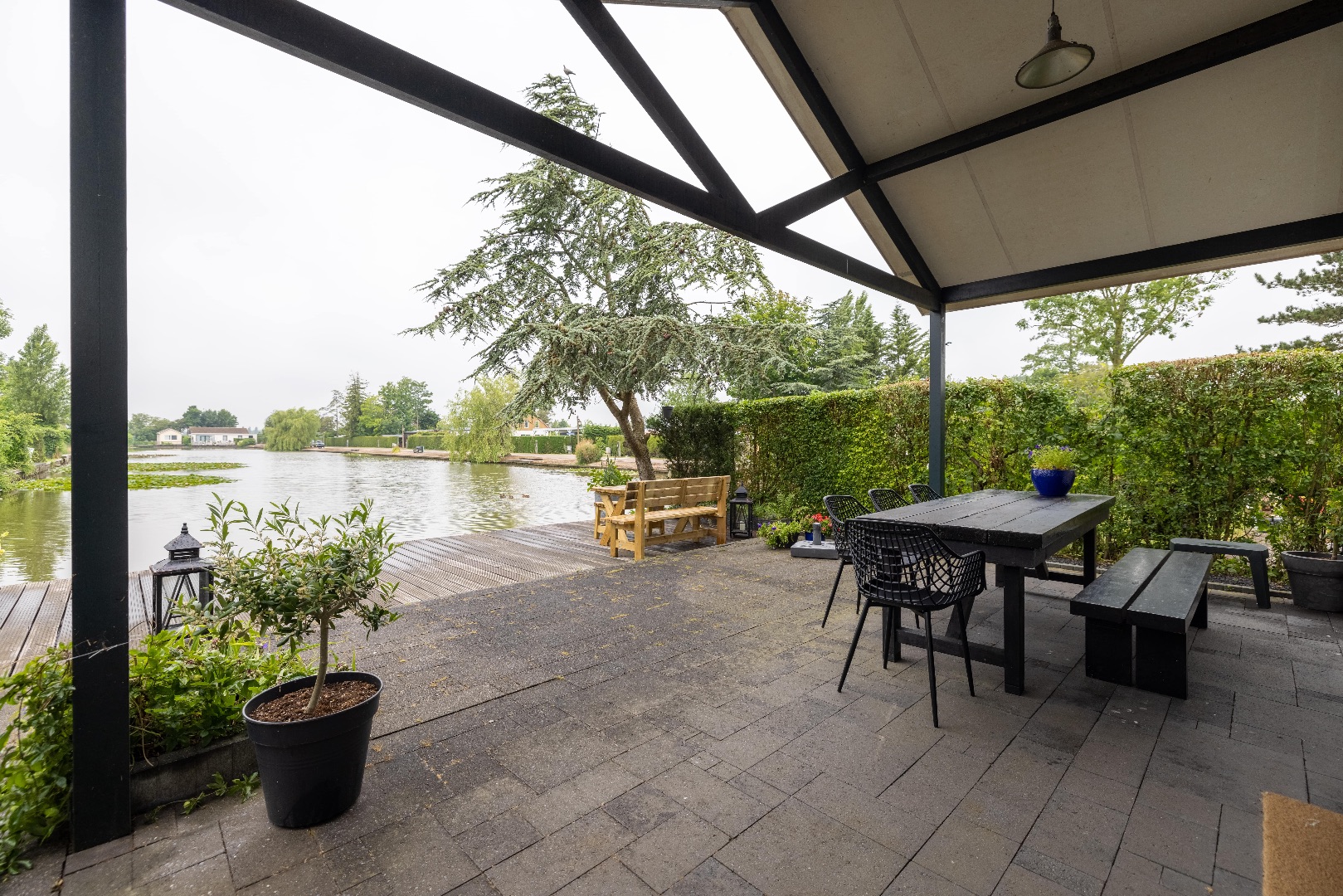 Overkapping_met_terras_vanaf_links-min.jpg